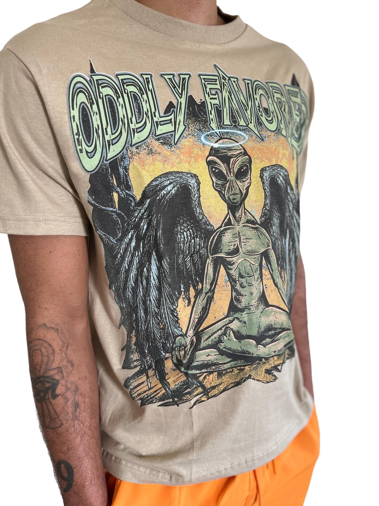 ODD ANGEL GRAPHIC T-SHIRT